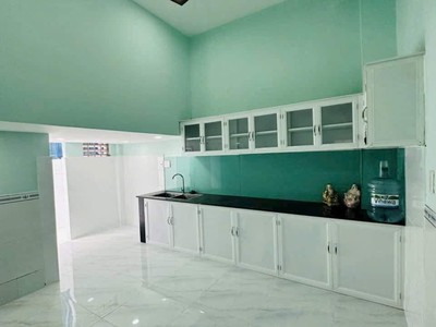 Nhà 2 tầng hxh 5m, gần hutech , khu d ,83m2, 3 pn ,  sổ vuông,dòng tiền 1