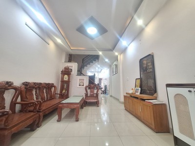 Bán nhà 4 tầng, 60m , 4pn, 3wc, q.9, 6.4 tỷ, sổ hồng 0