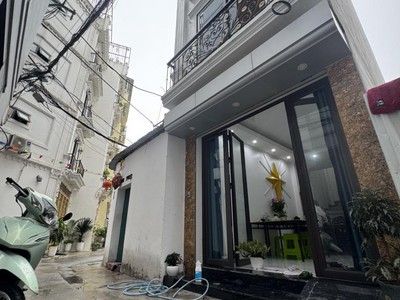  bán nhà đẹp   đại cát   30m  x 5 tầng   chủ giảm giá chào còn 6.15 tỷ  0
