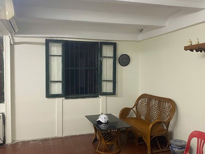 Cho thuê căn hộ tập thể ngõ ô tô phố cát linh, dtsd 75m2, 3 ngủ, 7 triệu ở hộ gia đình 0
