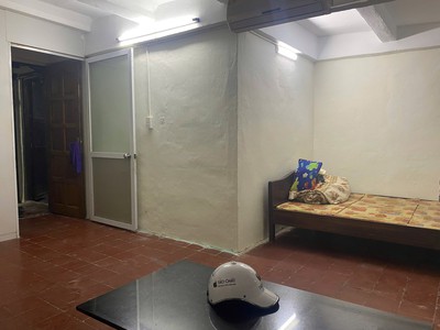 Cho thuê căn hộ tập thể ngõ ô tô phố cát linh, dtsd 75m2, 3 ngủ, 7 triệu ở hộ gia đình 1
