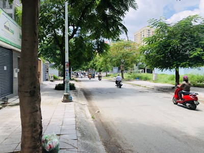 Bán đất nền  tại đông thủ thiêm, 110m2 , trước mặt kinh doanh 1