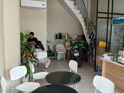 Cho thuê nhà mặt tiền trung tâm Q3 CMT8 TPHCM 1