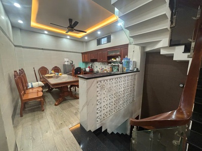 Bán nhà mặt tiền 3 tầng 4x20m giá 11 tỷ đường nguyễn văn quá 2