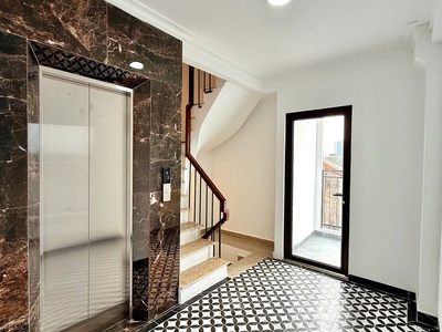 Bán gấp nhà cổ nhuế 35m2x6 tầng,thang máy,mt 5m,ngõ thông, 7.7 tỷ 0