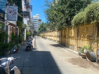 Bán nhà cấp 4 hẻm tuệ tĩnh lộc thọ nha trang  diện tích: 89m  giá bán: 150 triệu/m    vui lòng lh 1