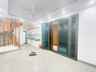 Bán nhà dương quảng hàm 40m, 6 tầng, thang máy, gần ôtô, giá 8.5 tỷ 0