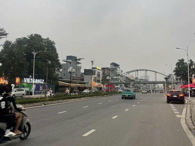 Bán đất mặt phố ngọc thụy 75m,có sẵn nhà cấp 4,mtien 4m,giá đầu tư siêu tốt 12.9 tỷ 1