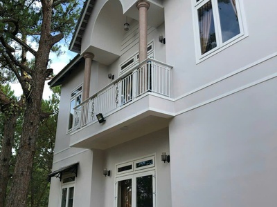 Cho thuê villa sân vườn 5 phòng toạ lạc rừng thông phường 8 đà lạt giá 25tr 1