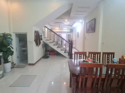 Bán nhà thạch cầu, long biên 63m  mt 4m , oto ,kd, giá7,7ty . 2
