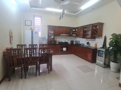 Bán nhà thạch cầu, long biên 63m  mt 4m , oto ,kd, giá7,7ty . 0