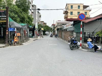 Mặt phố Mai Phúc: 34,5m2   20m2 lưu không, nhà cấp 4 kinh doanh sầm uất, gần chợ, chung cư lớn 0