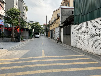Mặt phố Mai Phúc: 34,5m2   20m2 lưu không, nhà cấp 4 kinh doanh sầm uất, gần chợ, chung cư lớn 1