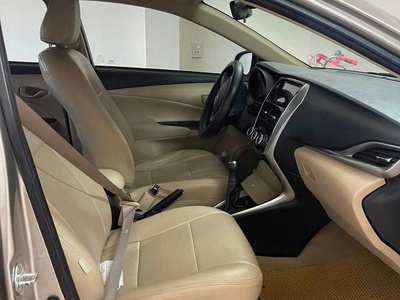 Gia đình cần bán xe Toyota vios 1