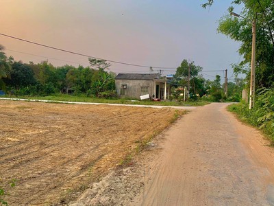 Bán gấp 160m2 giá 235 triệu đất dân đông gần chợ trường, Sân bay Hớn Quản 0