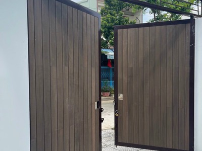 Ốp cổng, hàng rào sử dụng gỗ nhựa Ecowood 2