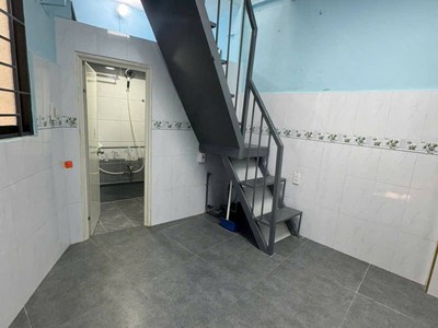 Bán gấp :   p. phú trung  âu cơ 1.5 tỷ tân phú hồ chí minh - nhỉnh 1 tỷ có hộ khẩu sài gòn - nhà 3 2