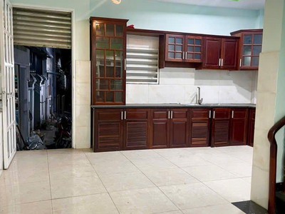 Bán nhà 3 tầng đường lê văn khương quận 12, dt hơn 104m2, ngang 5.5m, hẻm 7m thông gần siêu thị 1