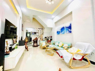 Nhà 60m2, 3 tầng,hẻm xe hơi 8m gần cầu chà và quận 8, tặng full nội thất, nhỉnh 6 tỷ 4