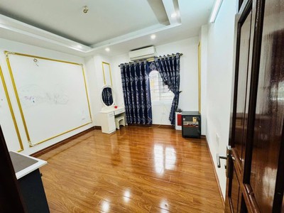 Cho thuê nhà phố chùa bộc 4 tầng x 45m2, 4 ngủ, 15 triệu/tháng 0