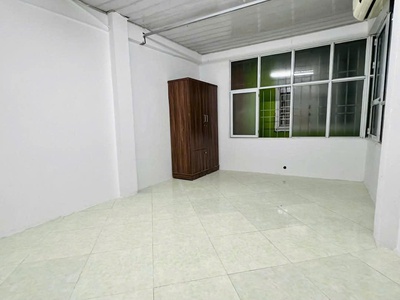 Cho thuê nhà ngõ 509 vũ tông phan, 3 tầng x 40m2, 10 triệu kinh doanh online kết hợp ở gđ 4