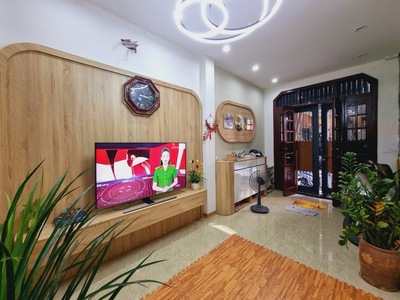 Phân lô vip cầu giấy - ngõ to hơn phố - vỉa hè đá bóng - kinh doanh vp- full nội thất xịn- 2 1