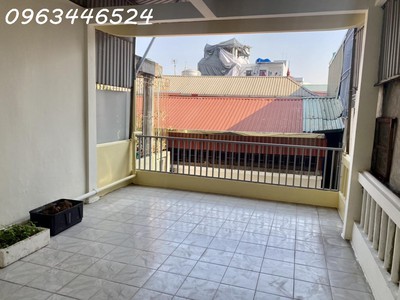 Cho thuê gấp lâu dài giá rẻ nguyên căn giáp nhị 52m, 5 tầng, mặt tiền 5.3m, 13.5 tr/th, hoàng mai. 3