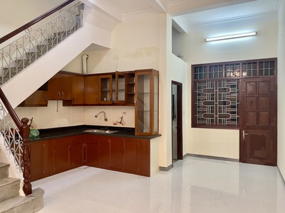 Cho thuê gấp lâu dài giá rẻ nguyên căn giáp nhị 52m, 5 tầng, mặt tiền 5.3m, 13.5 tr/th, hoàng mai. 1