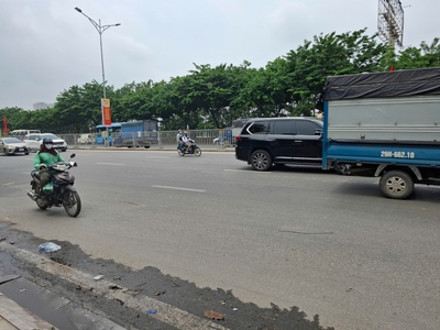 Cho thuê nhà mặt đường  bờ sông sét trương định 4