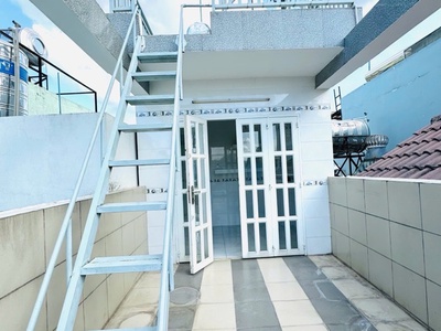 Nhà bán khu 20 thước sát mặt tiền đoàn văn bơ- khu víp dân cư hiện hữu- thông hoàng diệu, nguyễn 2