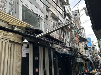 Nhà bán khu 20 thước sát mặt tiền đoàn văn bơ- khu víp dân cư hiện hữu- thông hoàng diệu, nguyễn 1
