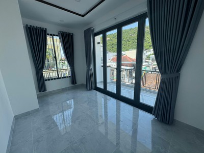 Cần bán nhà đẹp đường ngô đến  2 xe oto tránh nhau gần tháp bà ponaga 2