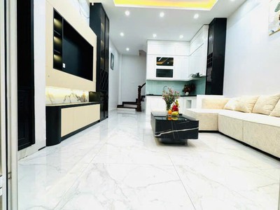 Nguyễn Đình Hoàn 36m2 x mặt tiền 4M - Thoáng 2 mặt - Ba gác đỗ cửa - Full nội thất. 0