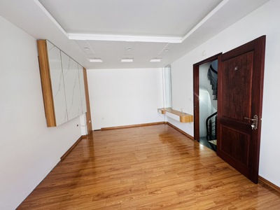 Bán nhà phố tôn đức thắng, đống đa, cách 10m ra ô tô tránh, gần hồ, 35m, mt 6m, 8.95 tỷ 2