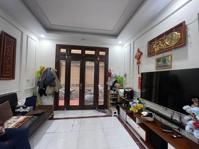 Hiếm - nhà đẹp hồ tùng mậu - ở ngay - sổ vuông đét tặng toàn bộ nội thất. vài bước ra ô tô. gần phố. 2