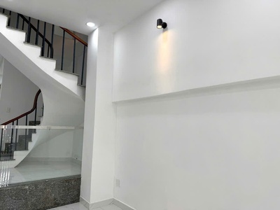 63m2 4x16m 3 tầng chỉ 5.xtỷ hẻm 4m xe hơi đậu cửa hàng xóm chung cư dreamhome 4