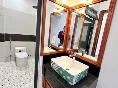 Cần bán nhà đẹp mới 100 hẻm bắc sơn, đầy đủ nội thất, đi bộ ra bãi tắm hòn chồng 1