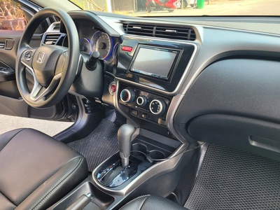 Gia đình cần bán xe Honda City 2016 màu đen 6