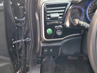Gia đình cần bán xe Honda City 2016 màu đen 7
