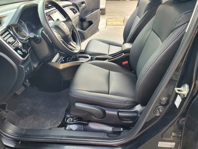 Gia đình cần bán xe Honda City 2016 màu đen 9