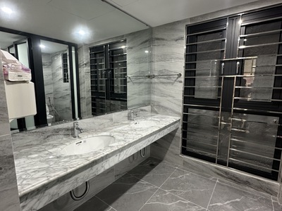 Bán tòa nhà mặt phố văn cao liễu giai, vỉa hẻ đá bóng, kd, 105m chỉ 68 tỷ 2