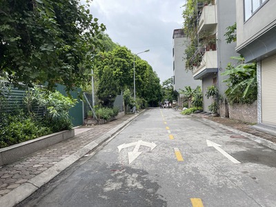 Cự Khối  Bán đất phân lô ô tô tránh, 65.2m2, gần cầu Thanh Trì, kết nối tiện 0