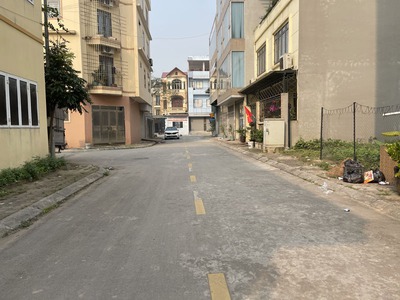 Cự Khối  Bán đất phân lô ô tô tránh, 65.2m2, gần cầu Thanh Trì, kết nối tiện 2