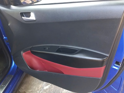 Cần bán Hyundai i10 1.2 AT bản full sedan   Đời xe 2017 4