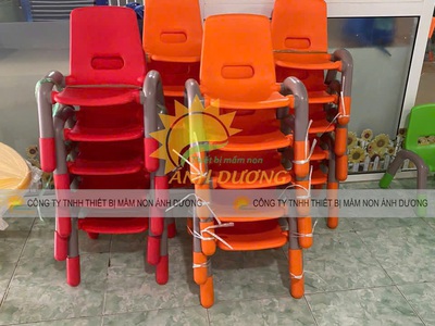 Ghế nhựa tay vịn mầm non nhập khẩu 3