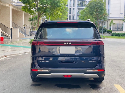 Bán xe Kia Carnival 2.2D Signature 2023, màu xanh đen. 1