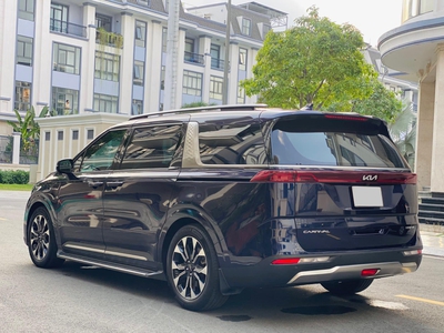 Bán xe Kia Carnival 2.2D Signature 2023, màu xanh đen. 3