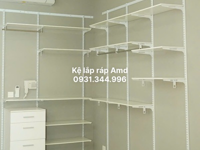 Bảng so sánh chi tiết giữa TỦ QUẦN ÁO GỖ và KỆ THANH RAY AMD, tập trung vào 4 tiêu chí: Chi phí Tá 0