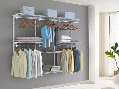 Bảng so sánh chi tiết giữa TỦ QUẦN ÁO GỖ và KỆ THANH RAY AMD, tập trung vào 4 tiêu chí: Chi phí Tá 2