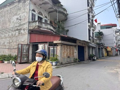 Bán đất kẻ tạnh giang biên ngõ thông oto tránh diện tích 136m, mặt tiền rộng: 6.7m, 19 tỷ 4